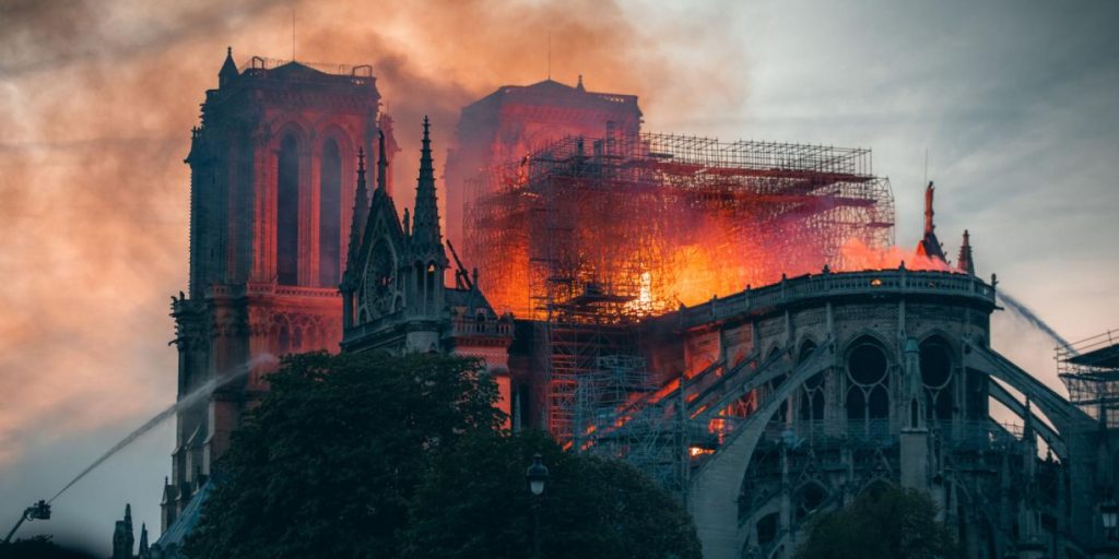 Notre-Dame gjenåpnet: Et historisk øyeblikk etter den dramatiske brannen