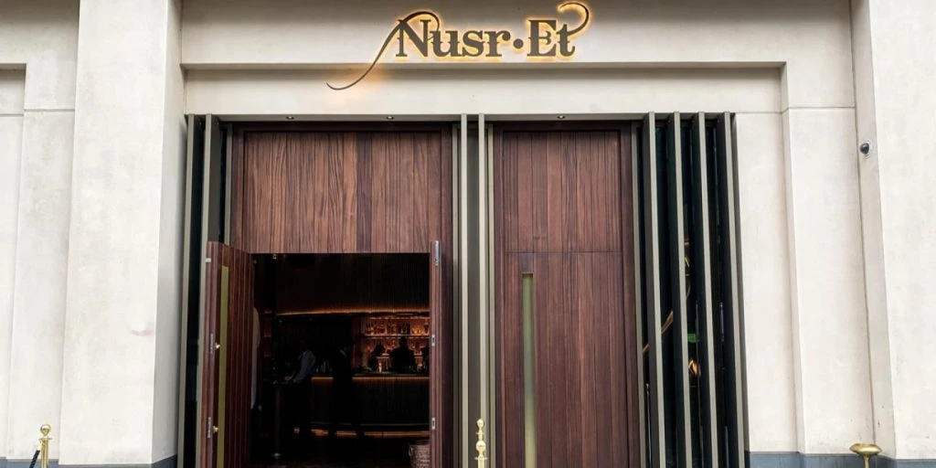 Eksklusivt steakhouse fikk uventede gjester midt i den travle perioden: Dette var grunnen