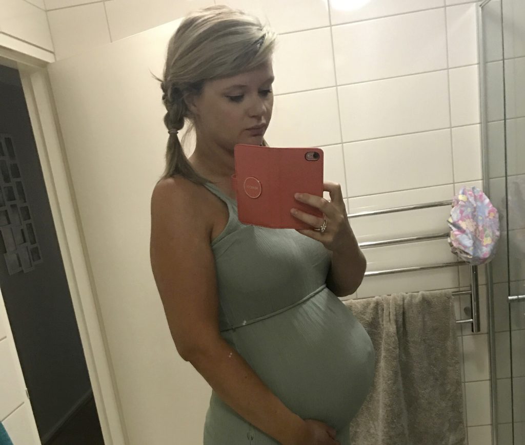 Ung jente trodde hun var gravid: Så fødte hun noe uventet på toalettet