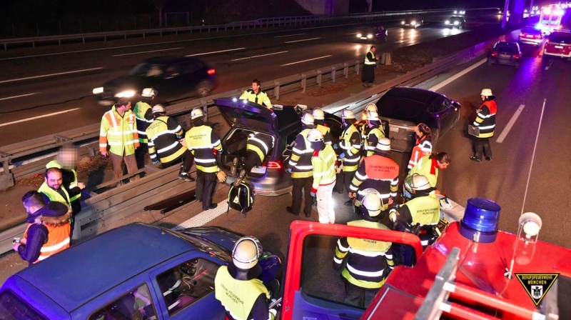 Manfred kommer susende på den tyske Autobahnen, da han ser en bilist svinge panisk på veien – tar en modig beslutning
