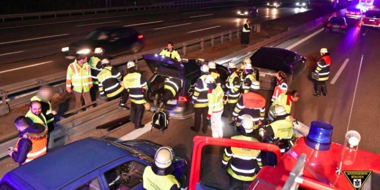 Manfred kommer sussende på den tyske Autobahn da han ser en bilist svinge panisk på veien – tar han en modig beslutning