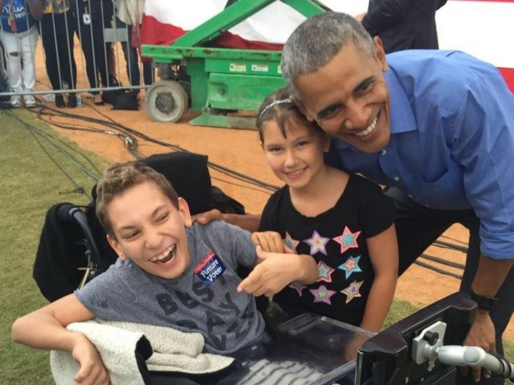 Handicappet gutt kastet ut av valgmøte med Donald Trump: Så ringte tidligere president Obama