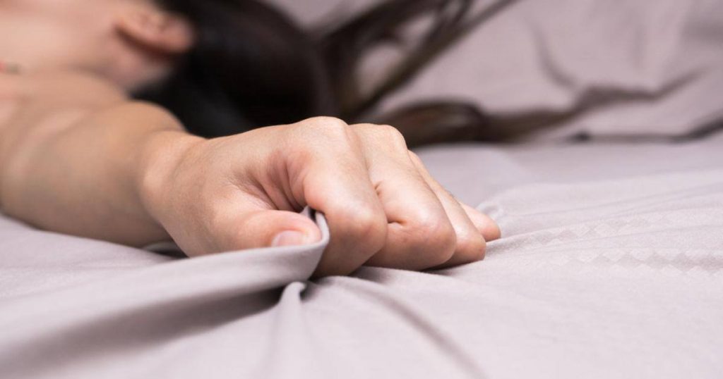 Kvinne hadde sex med mannen sin hver natt i 13 år – men så oppdaget hun den sjokkerende sannheten