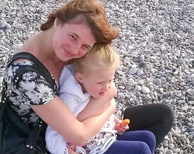 30-årige Paula går aldri ut på byen: ‘Alenemødre fortjener ikke en bytur med venninner’