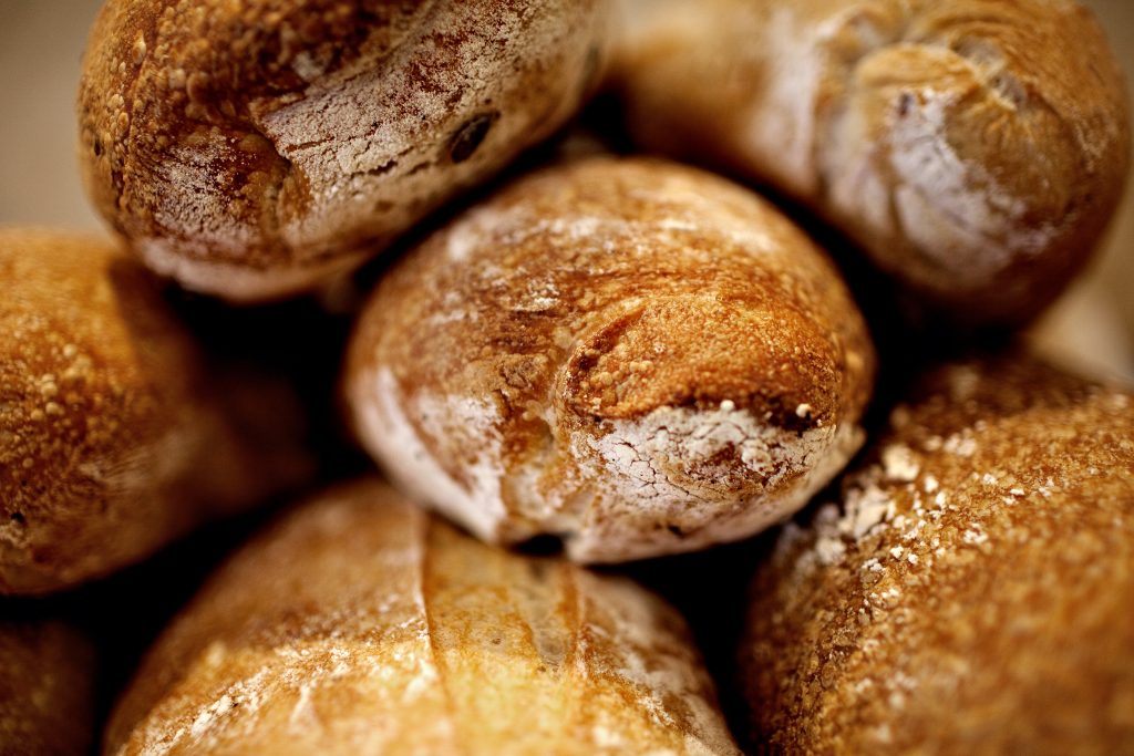 Louise selger brød med ingredienser fra offentlige toaletter