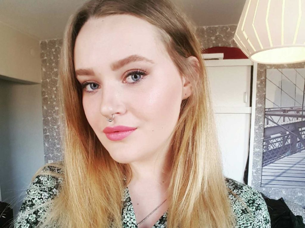 Fremmed mann tok plutselig tak i 20-årige Ellens underliv – det skulle han aldri gjort