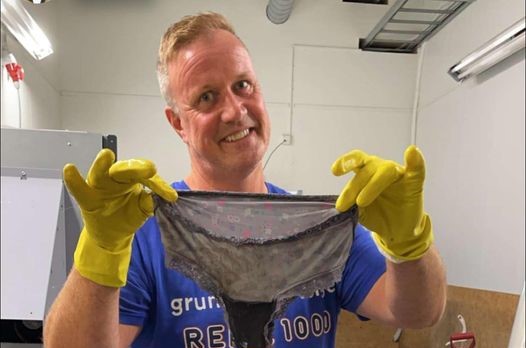 Rema 1000 advarer: Fant truser i panteautomaten