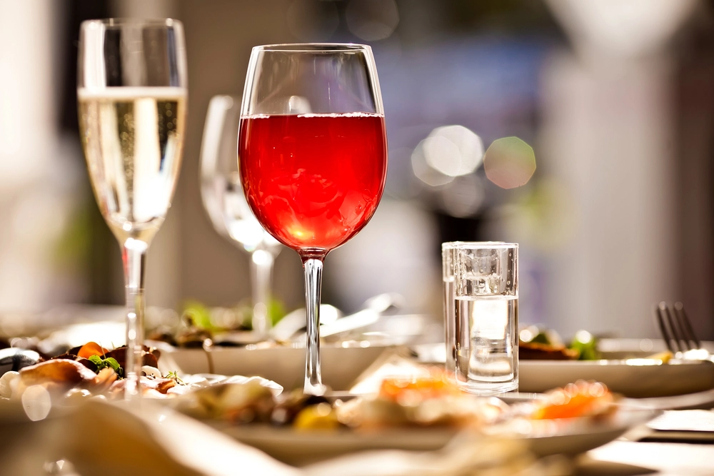 Spiste og drakk for 145.000 på restaurant: forsøkte å stikke fra regningen