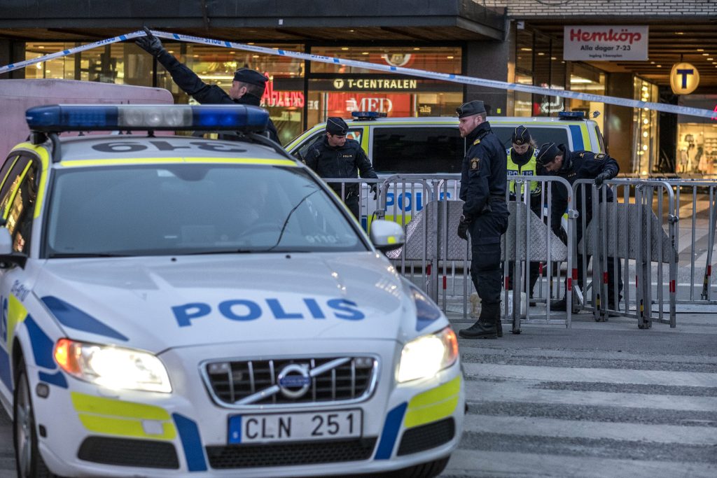 Familie funnet drept i eget hjem