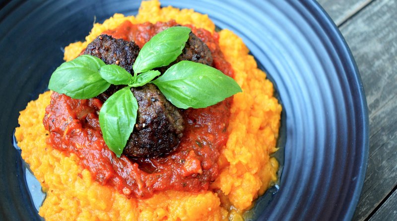Genial og sunn barnemat: Kjøttboller med tomatsaus og gresskarmos