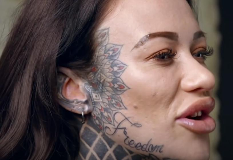 Storbritannias ‘mest tatoverte’ dekker blekket: ‘Jeg føler meg som en kvinne’