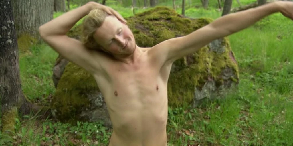Naturen ‘begeistrer’ Mathias: &laquo;Det er deilig å få en gren i rumpa&raquo;