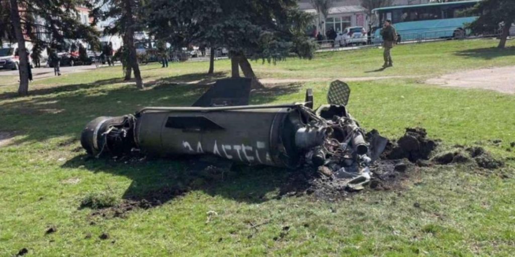 Forferdelig melding funnet på siden av russisk missil, som traff jernbanestasjonen i Kramatorsk