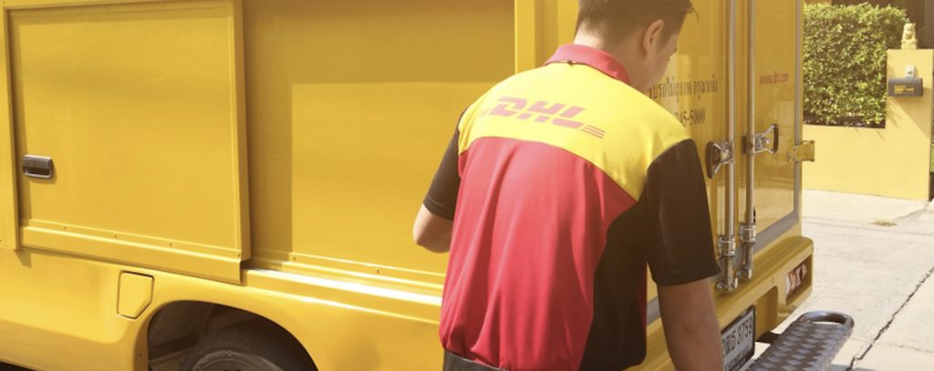 DHL-bud hører røykvarsleren i barnehagen og blir en helt