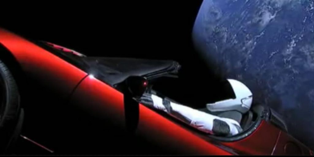 For 5 år siden sendte Elon Musk en helt ny Tesla ut i verdensrommet: Her er den i dag