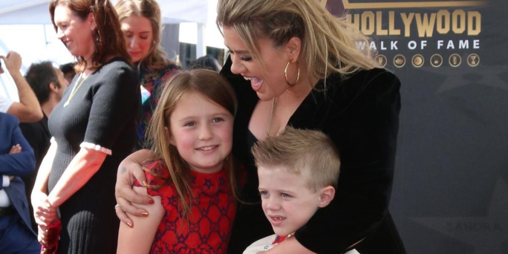 Kelly Clarkson innrømmer: Jeg slår barna mine