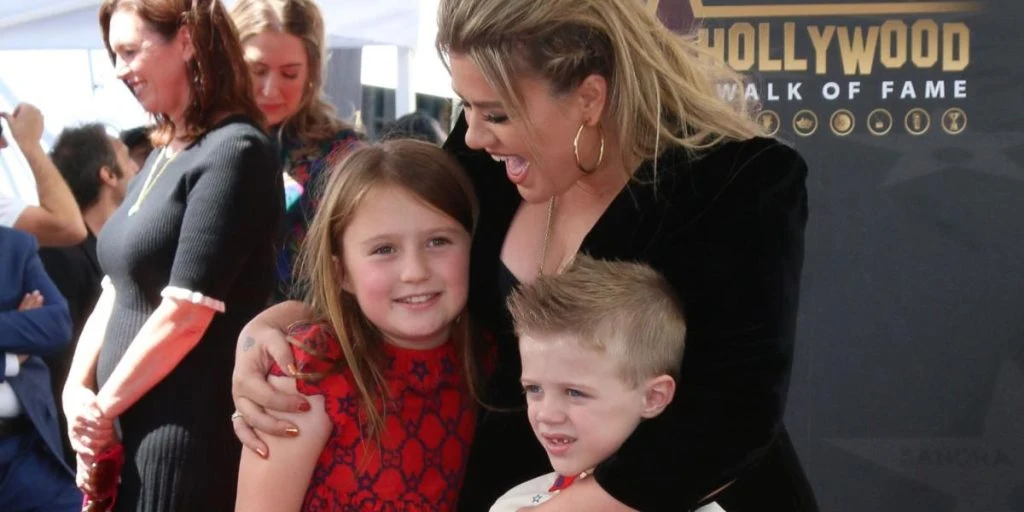 Kelly Clarkson innrømmer: Jeg slår barna mine