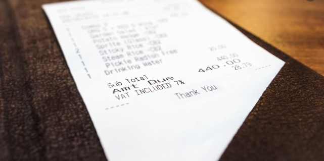 Mann gikk på kafé for å spise: Da han fikk regningen, ble han rasende