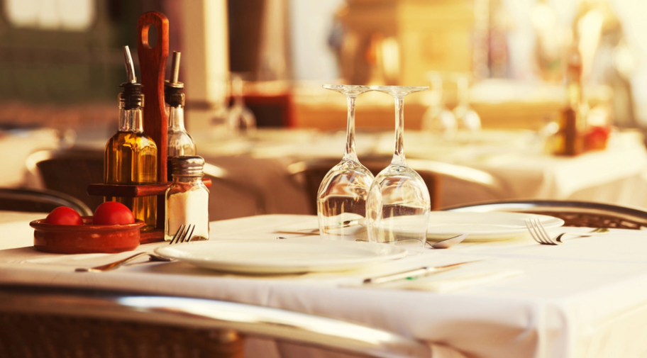Reserverte bord til seks på restaurant: 20 minutter senere ble de kastet ut fordi de manglet tre personer