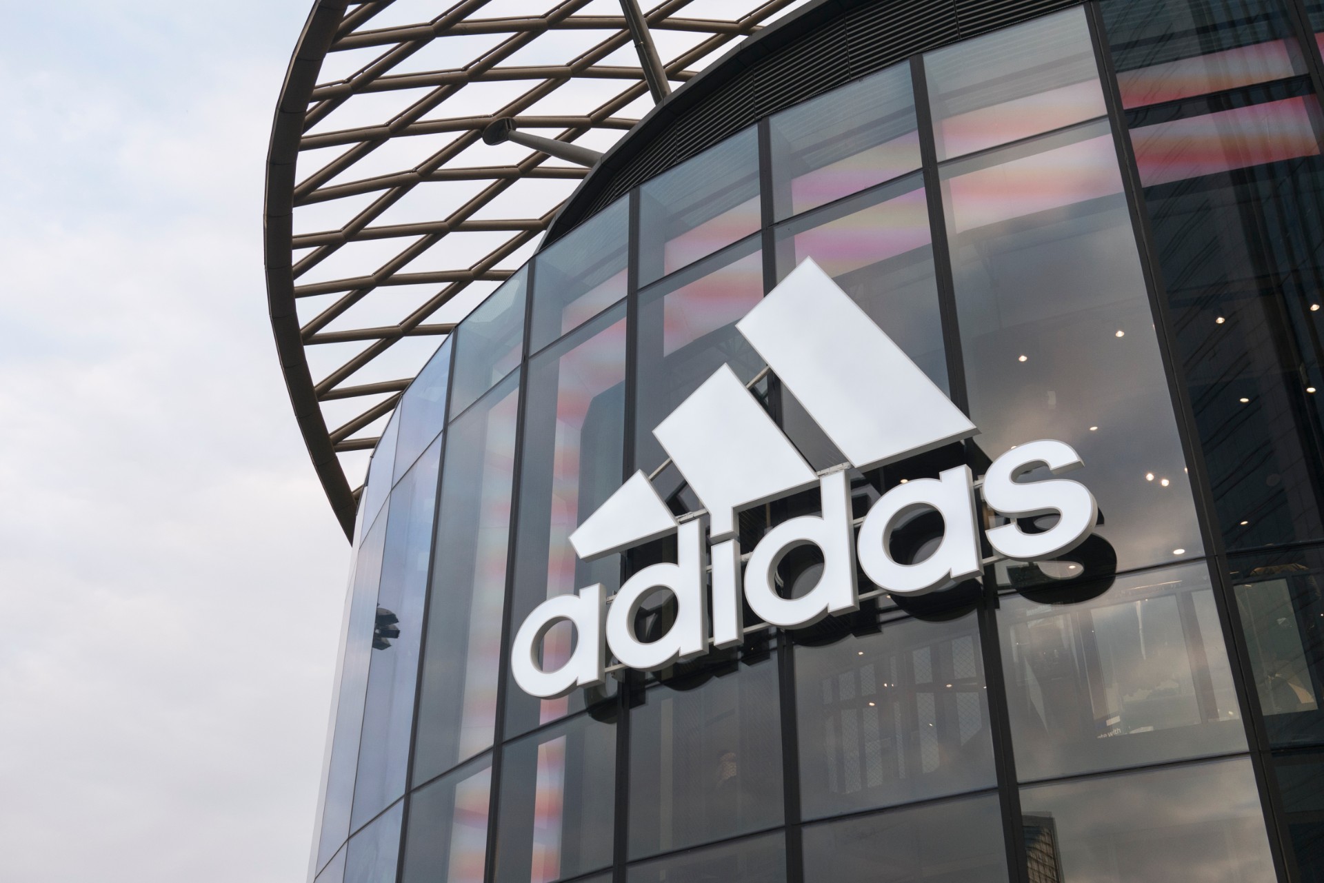 Adidas lanserer nye, eksklusive løpesko: Absurd pris