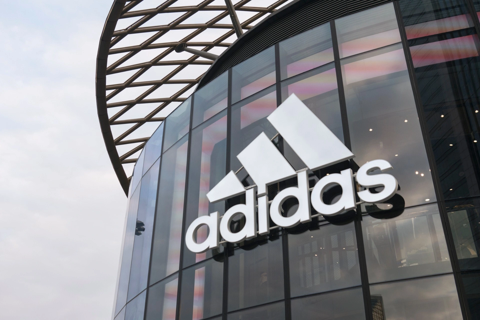 Adidas lanserer nye, eksklusive løpesko: Absurd pris