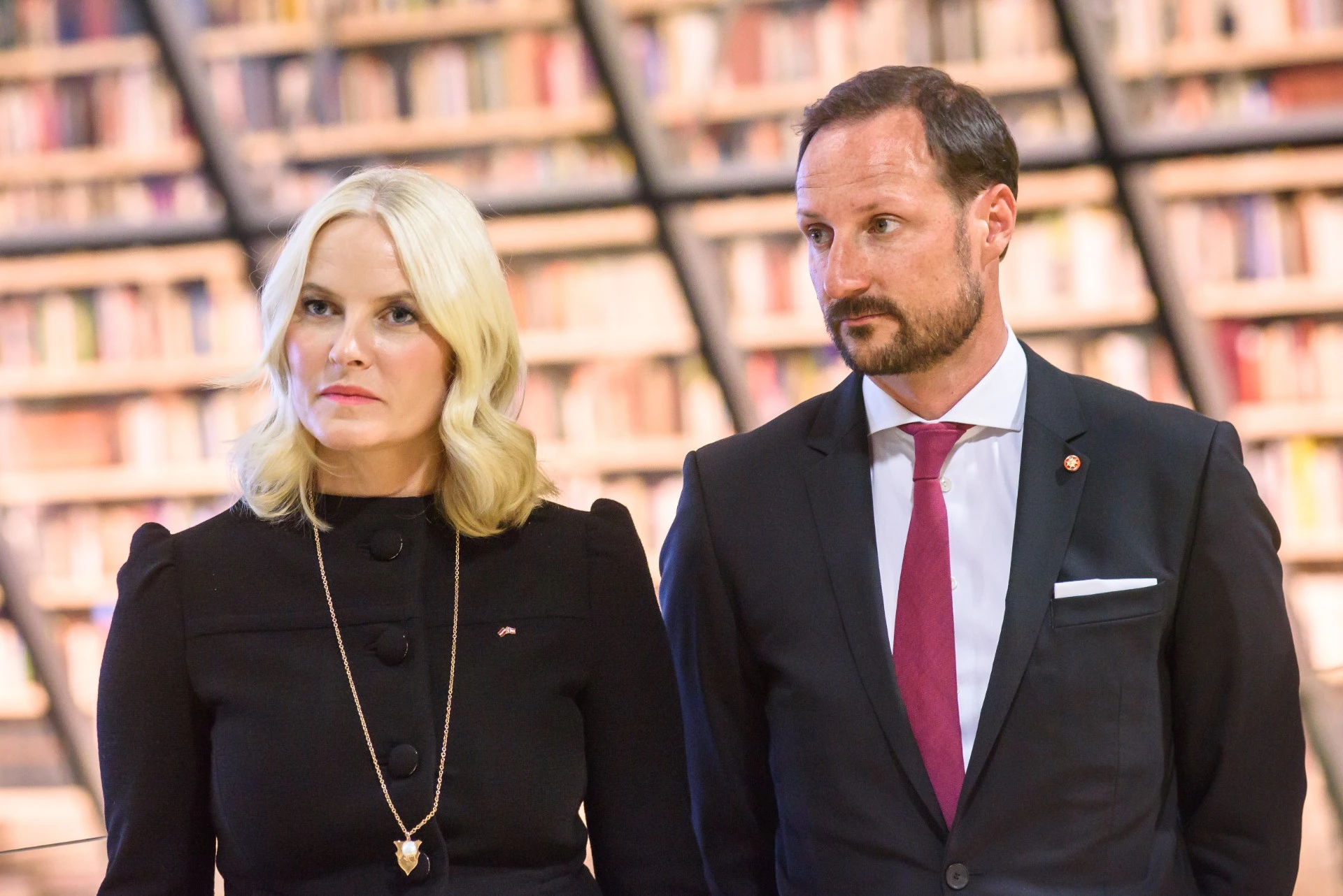 Kronprinsparet: Taushet rundt millionlån