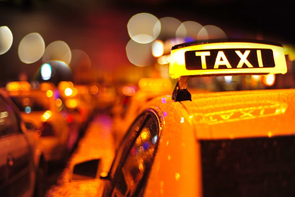 Kvinne fødte i taxi på vei til sykehuset: Fikk kjempe sjokk da hun så regningen