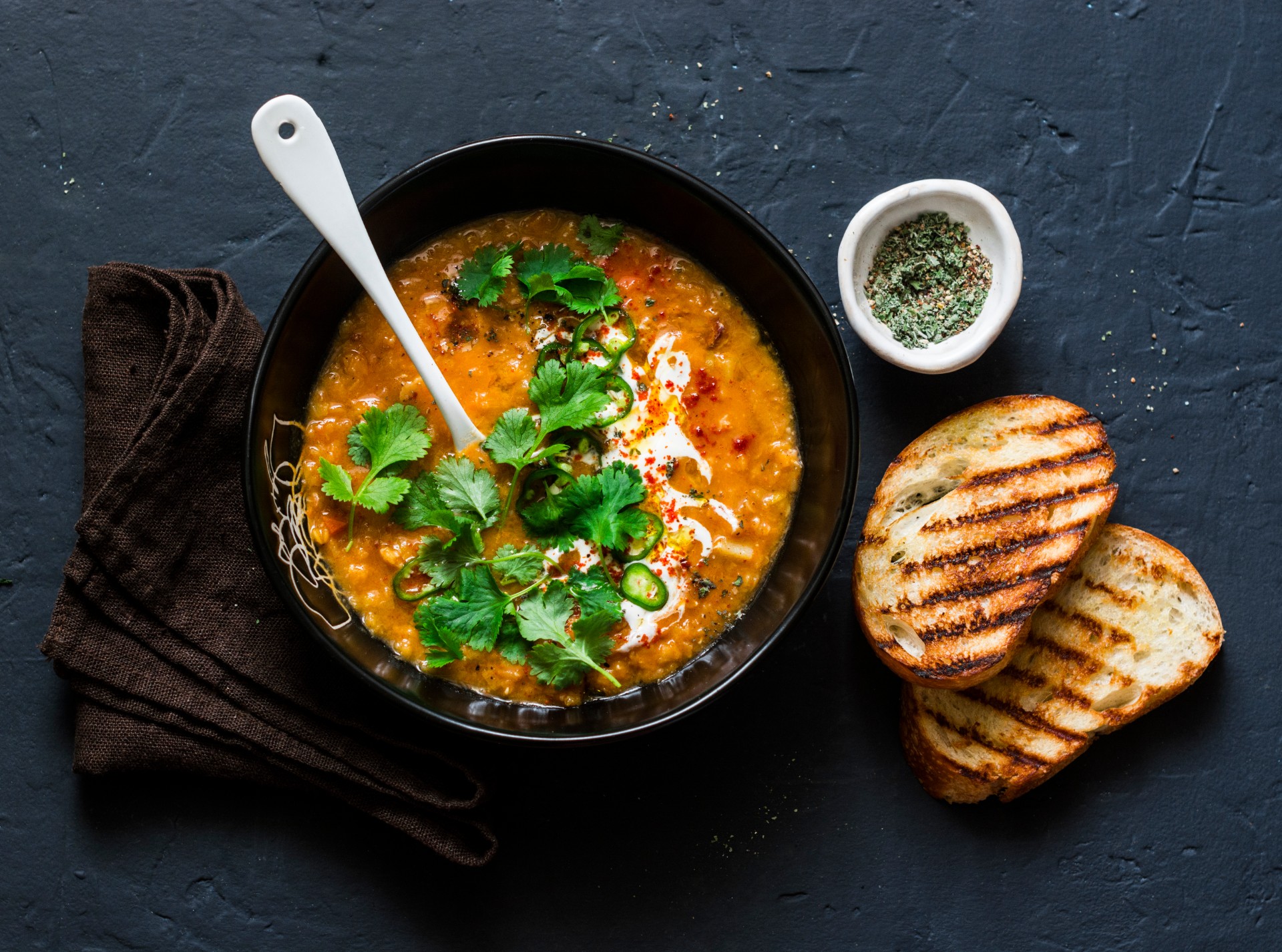 Tomatsuppe blir «mer kremete, mer smakfull og på et høyere nivå» med én ingrediens – og det er ikke fløte