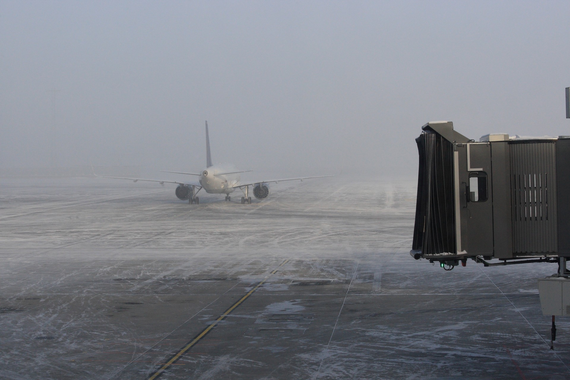Skal du fly i dag? Regn med store forsinkelser
