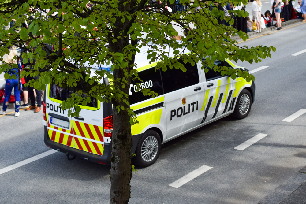 Du vil ikke tro hva den arresterte kvinnen gjorde i politibilen