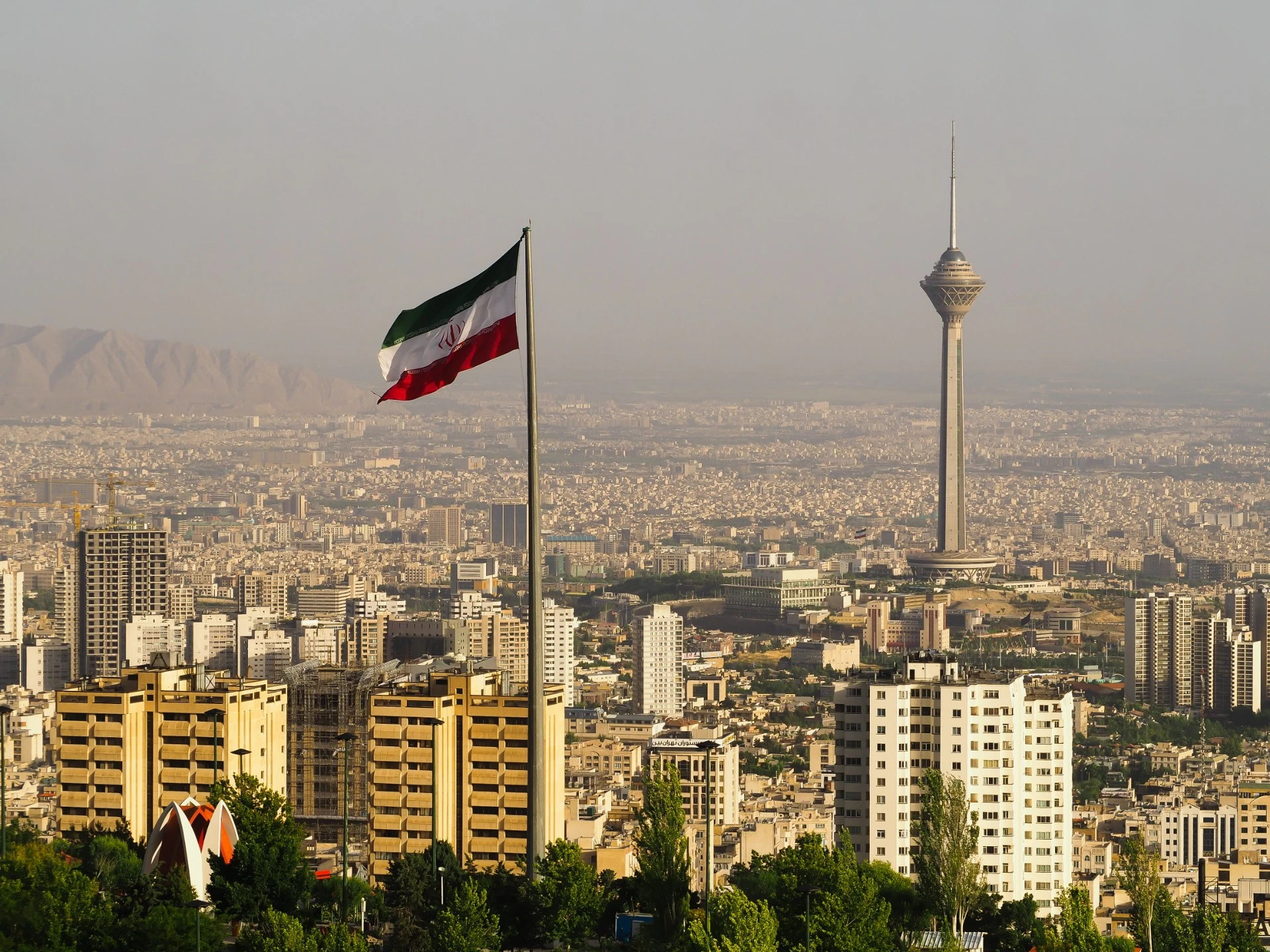 Norge advarer om Iran: Forlat landet