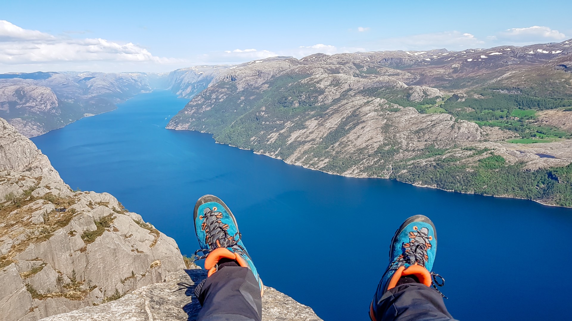 Rekordmange turister til norsk turistmål: Må avvise folk