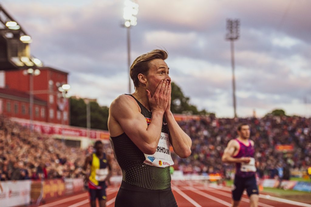 Karsten Warholms spesielle forespørsel til Kong Harald: Ble tatt på senga