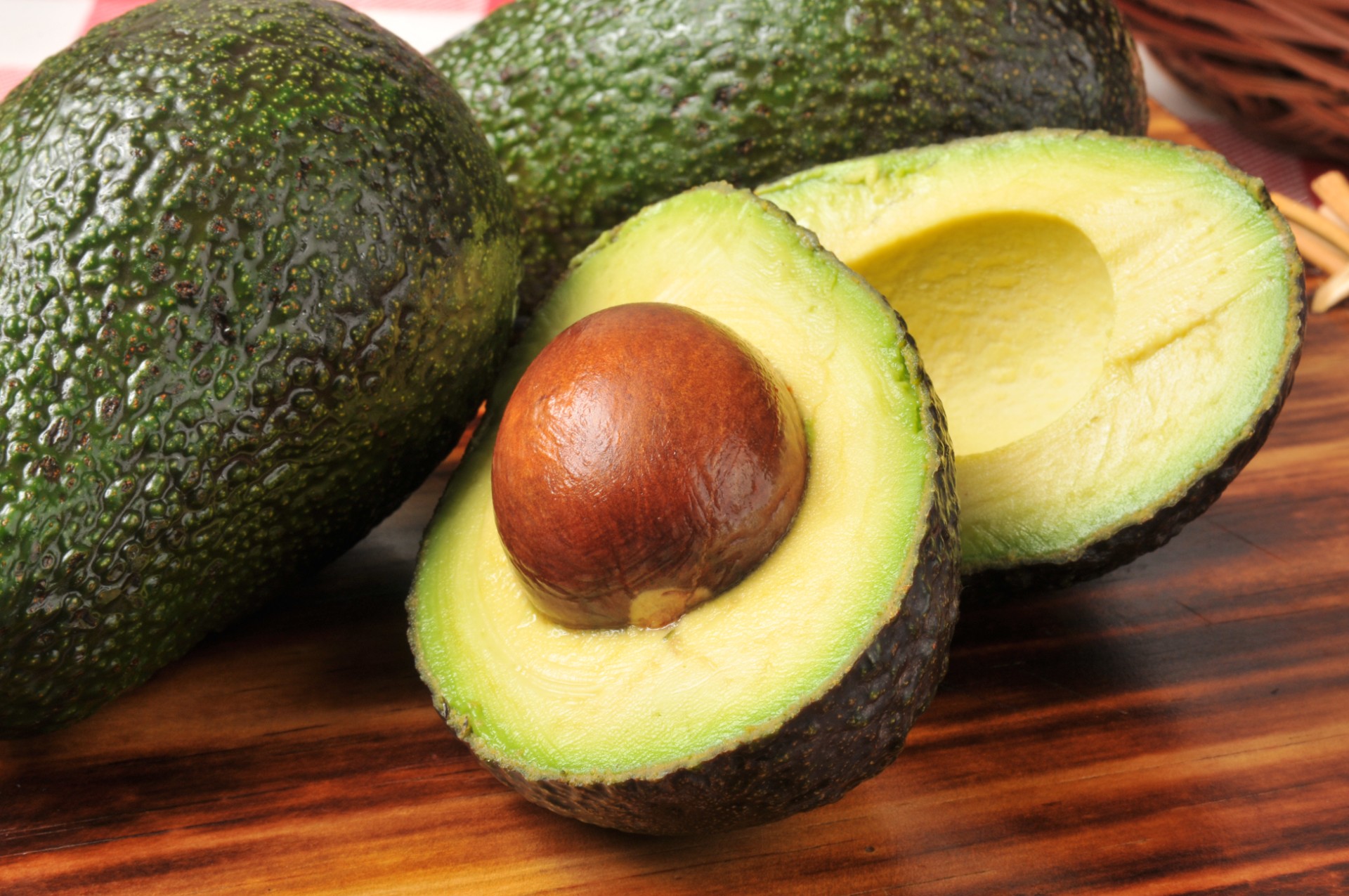 Husholdninger oppfordres til å grave ned avocadosteinen – av en overraskende grunn