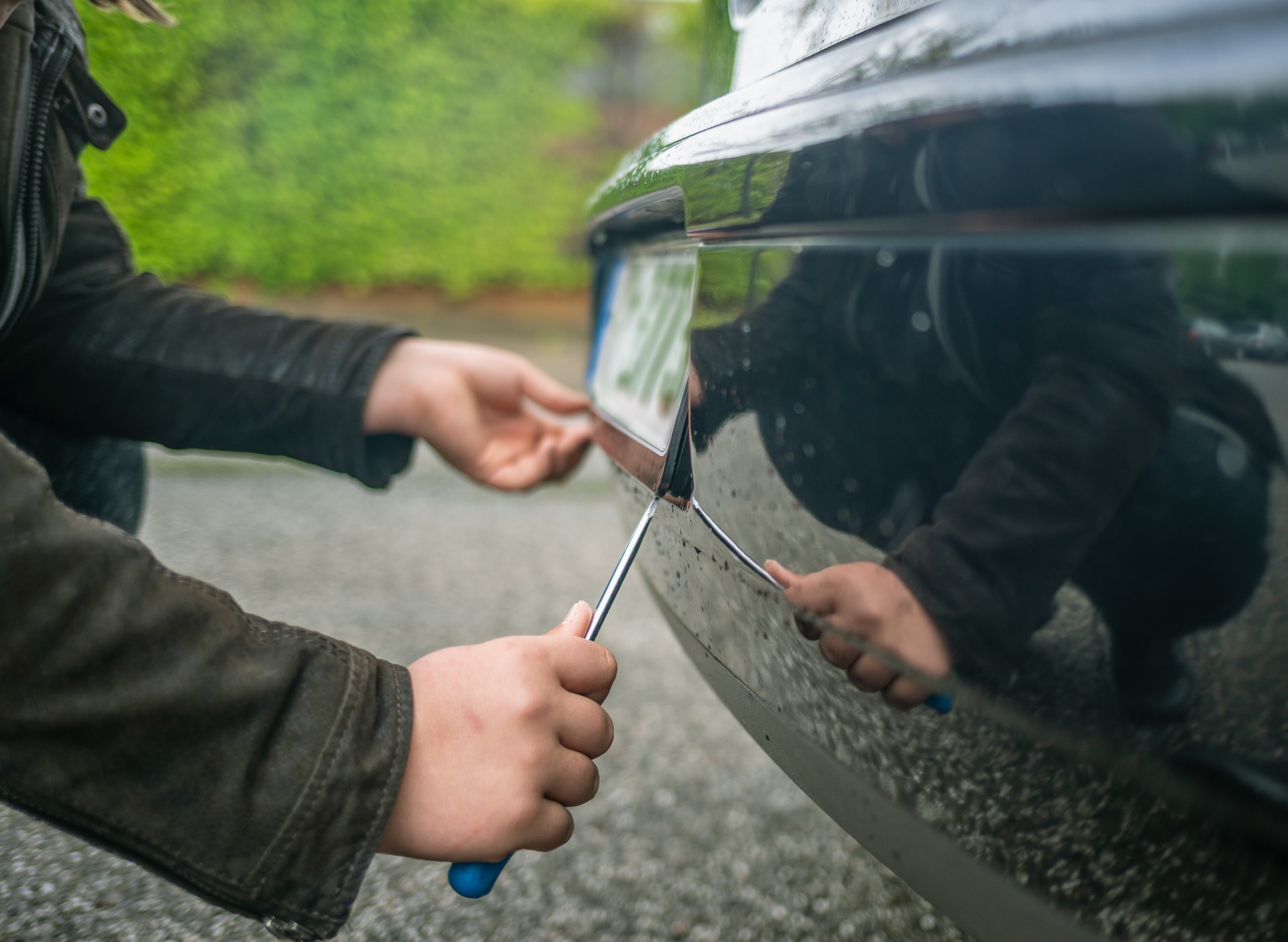 Bilist får avslag på bilskilt: Vent til du ser det i bakspeilet