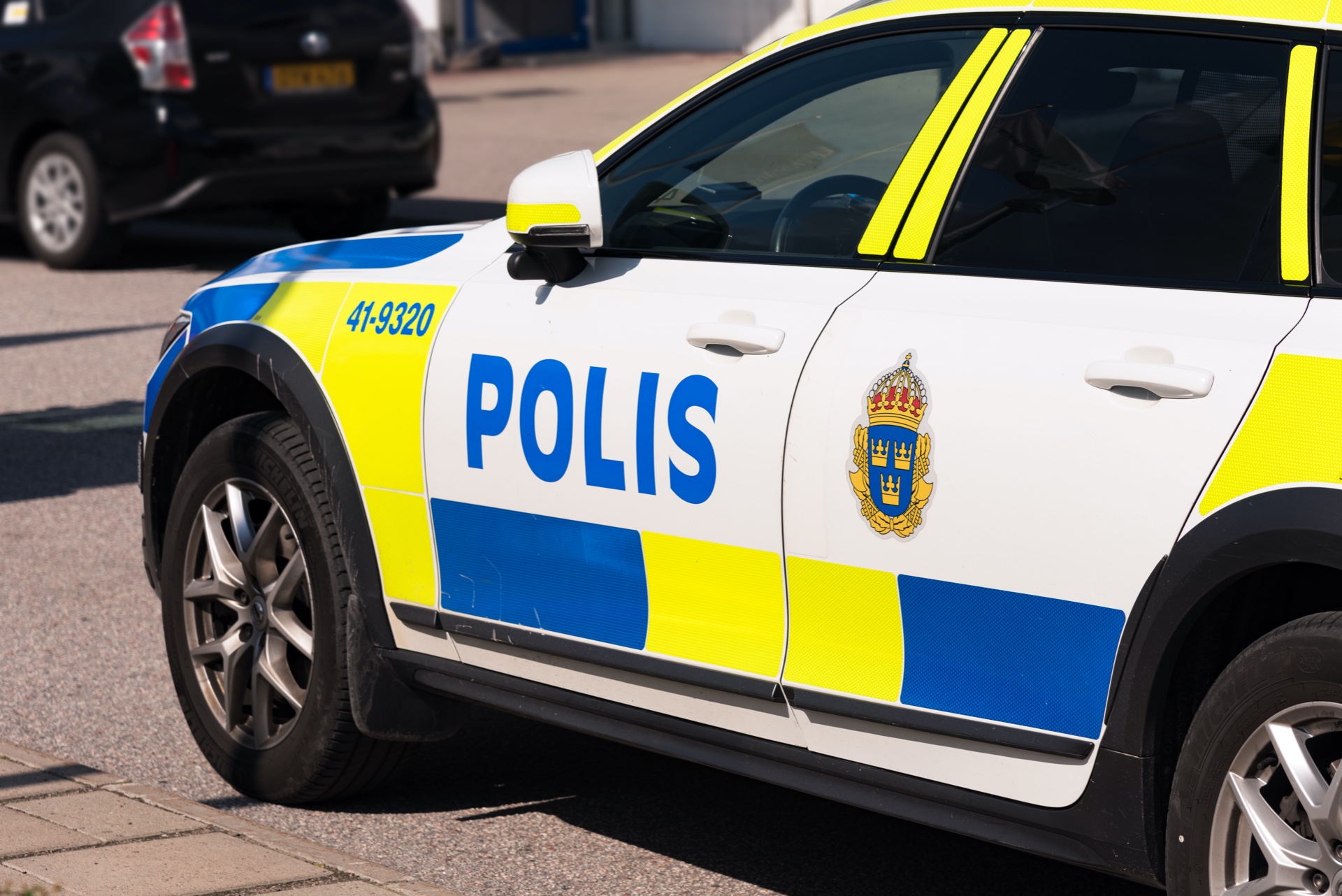 En rekke skudd traff en buss og en gutt