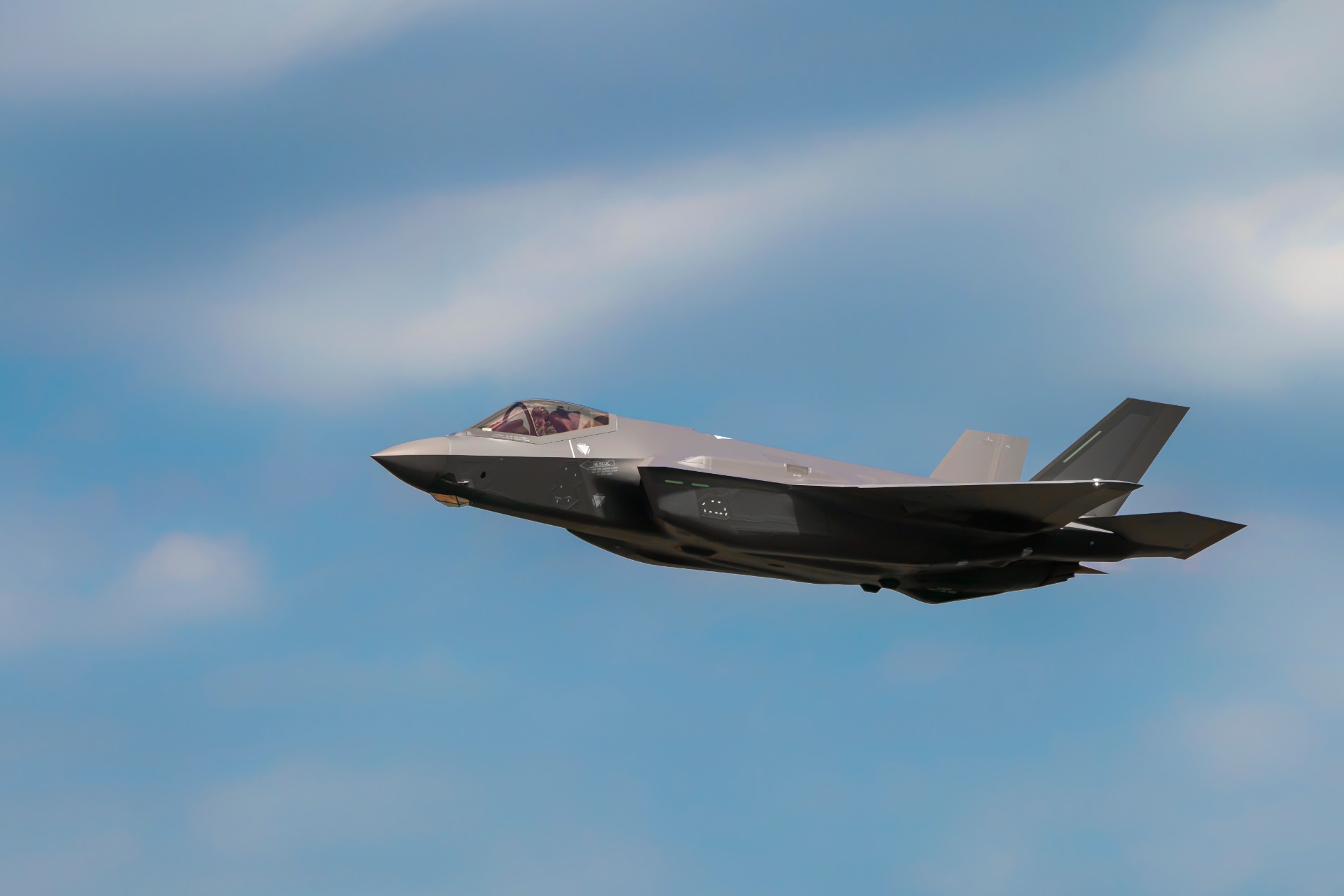 Hvorfor kan ikke F-35 fly i regnvær?