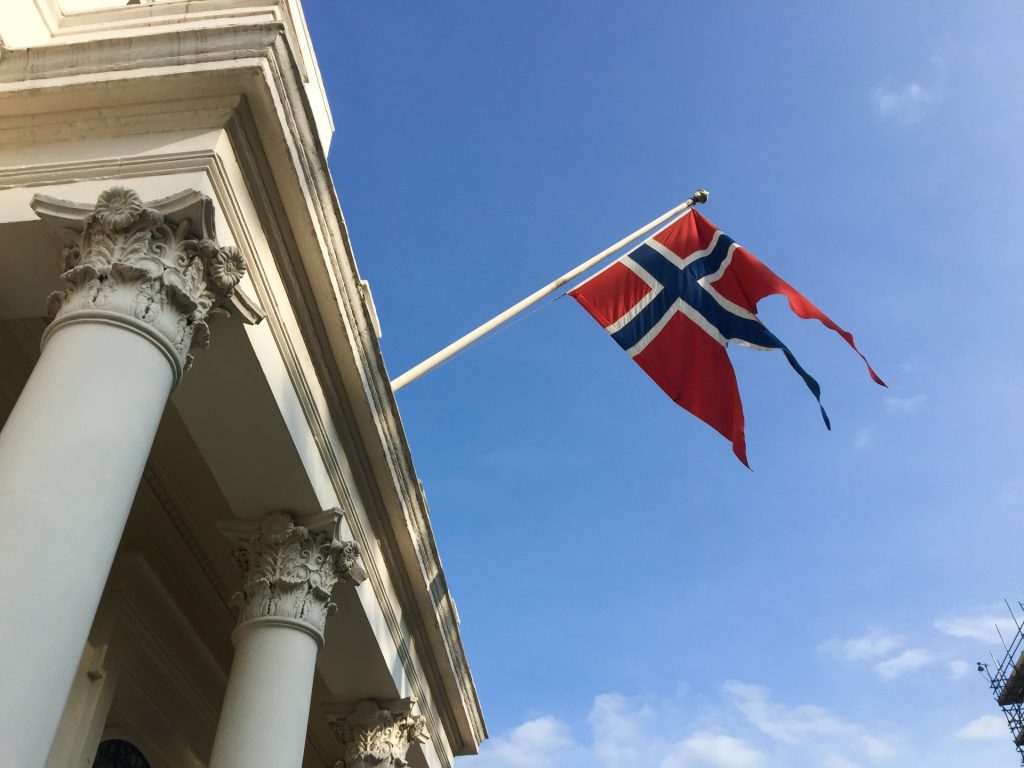 Etter risikofylt evakuering er norske diplomater: «Har vært utsatt for stort press»