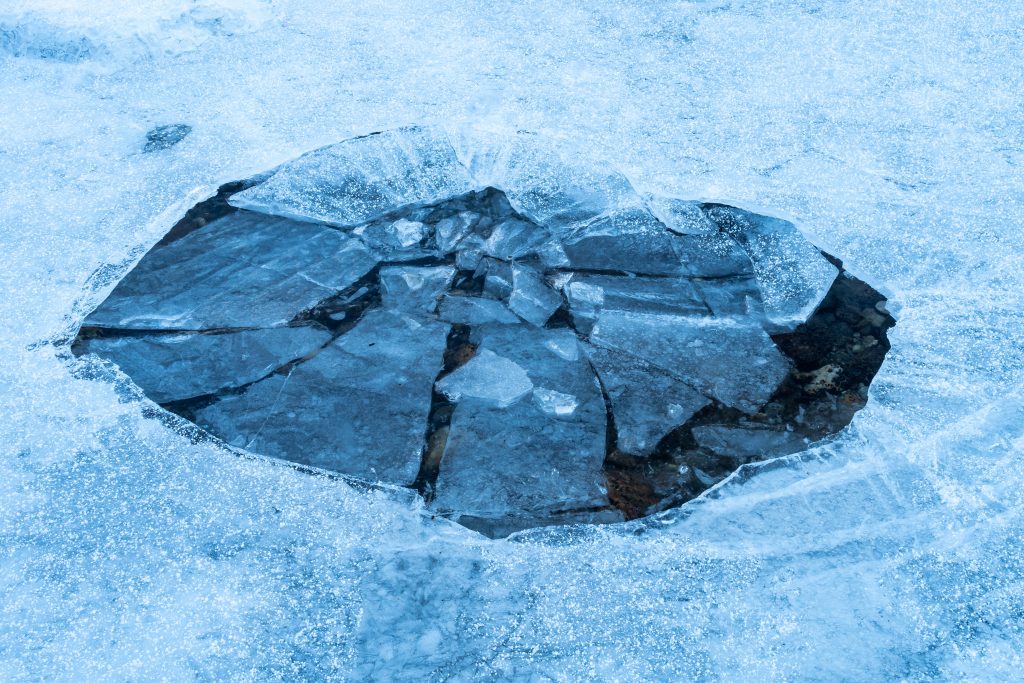 Hjerteskjærende tragedie: Hoppet i vannet for å redde liten jente