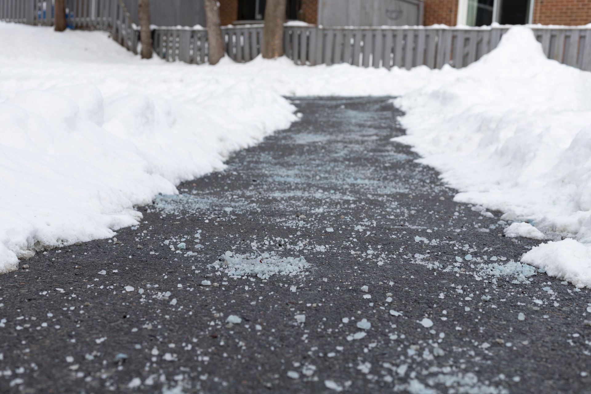 Salt eller sand: Hva er best på glatta?