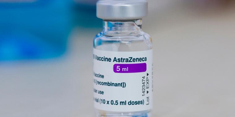 Fikk corona vaksine fra AstraZeneca: To personer døde av blodpropp