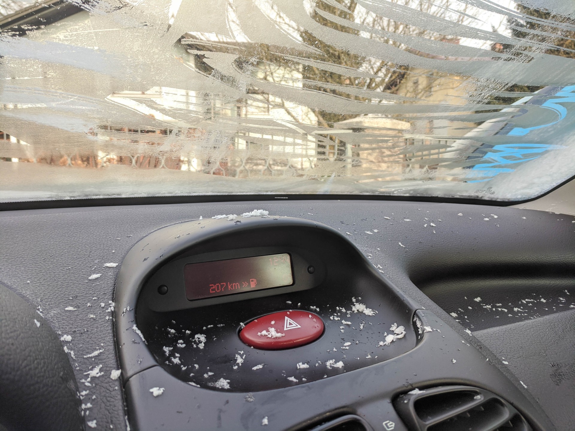 Slik unngår du å måtte skrape is fra innsiden av frontruta på bilen din