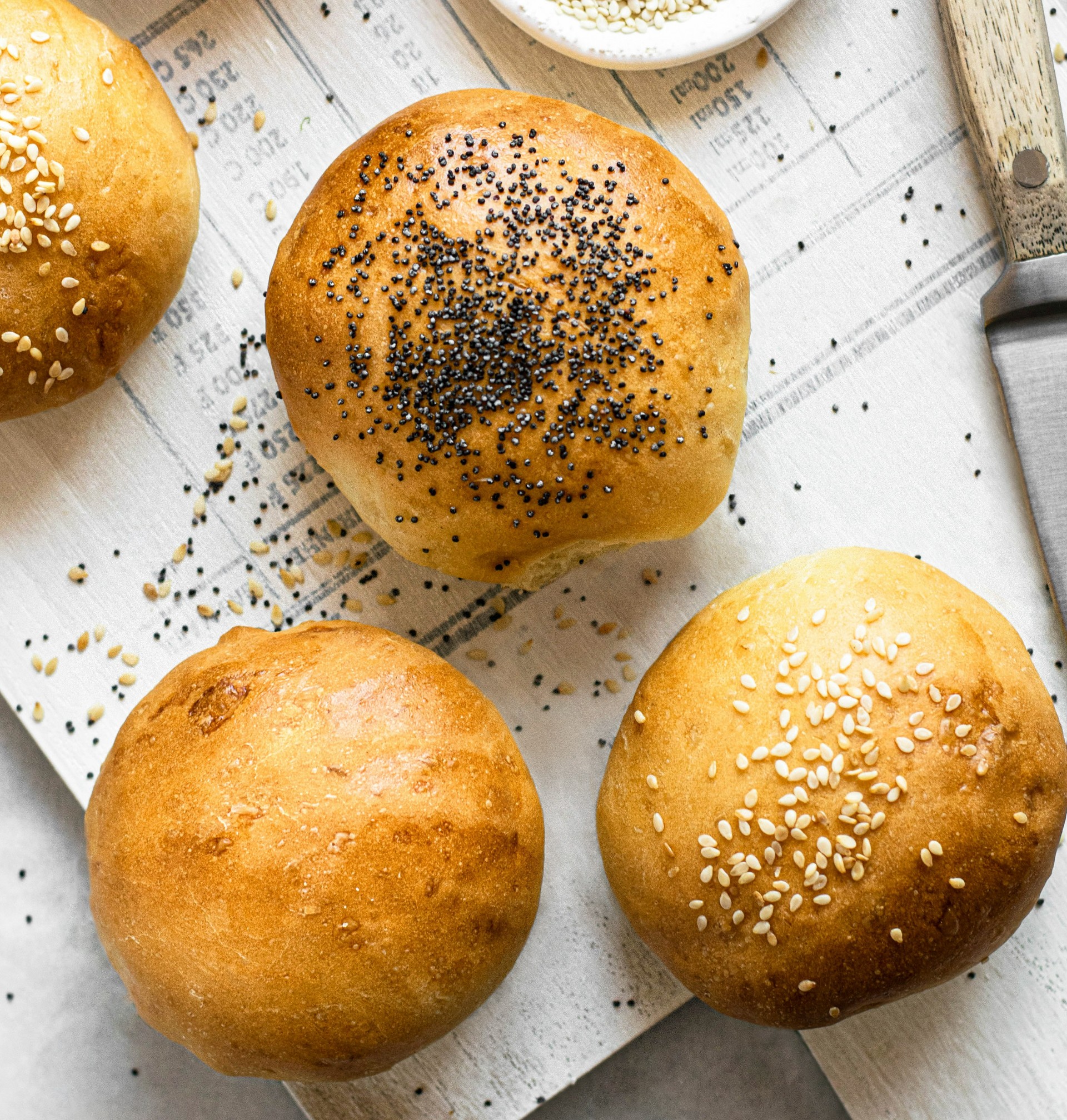 Slik baker du rundstykker med chiafrø som holder deg mett hele dagen