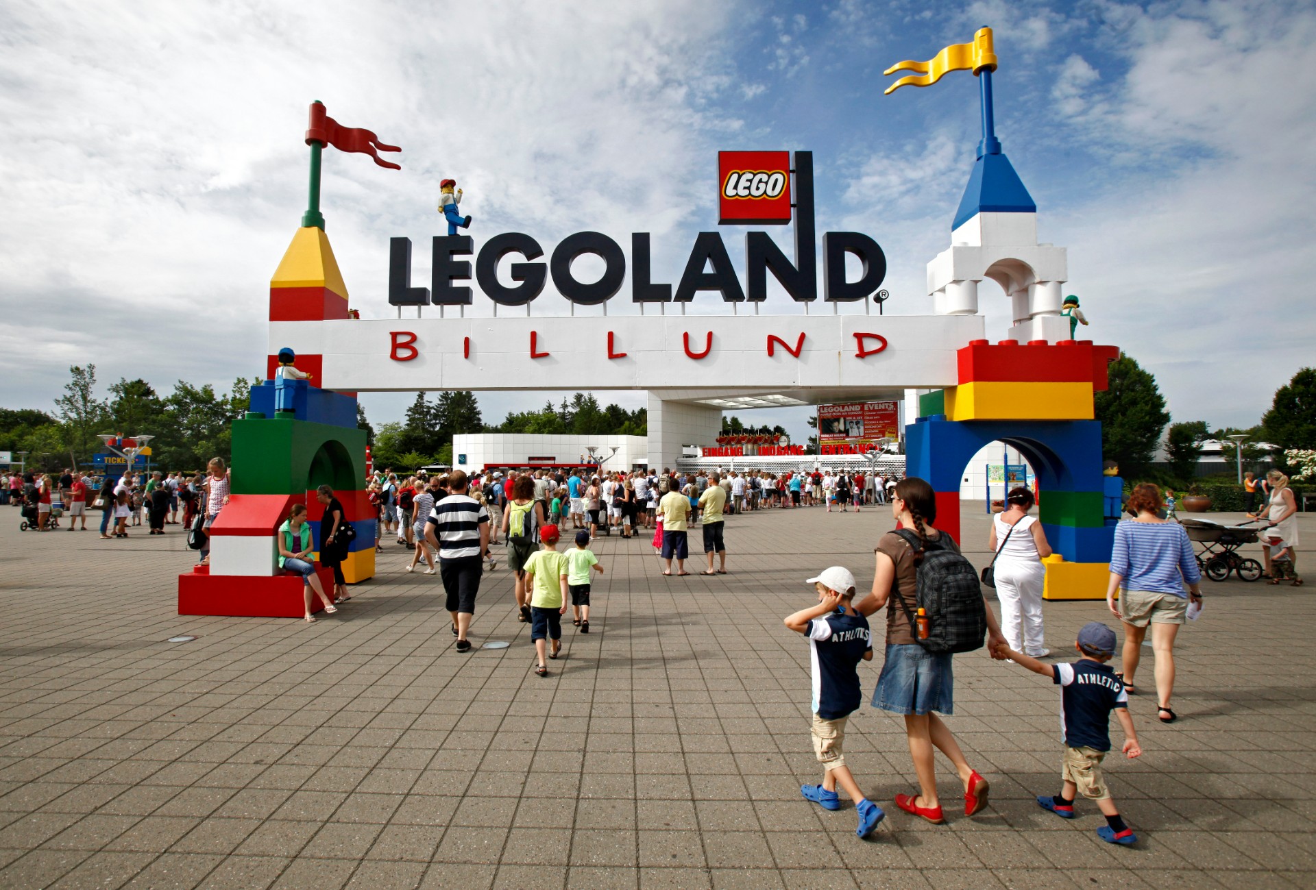 I går ble Legoland rammet av flammer: Nå deler de nyheter