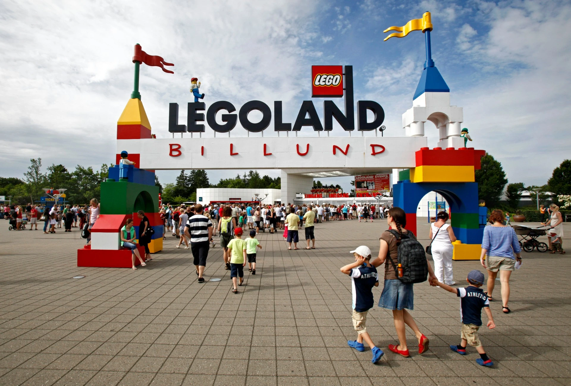 I går ble Legoland rammet av flammer: Nå deler de nyheter