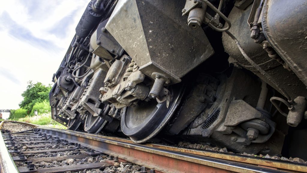 Minst 32 personer omkommet etter togulykke