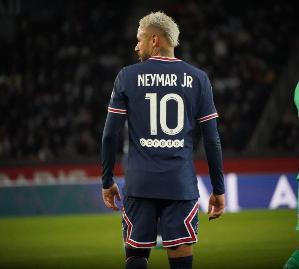 Fotballstjernen Neymar innrømmer utroskap: Beklager offentlig til gravid kone