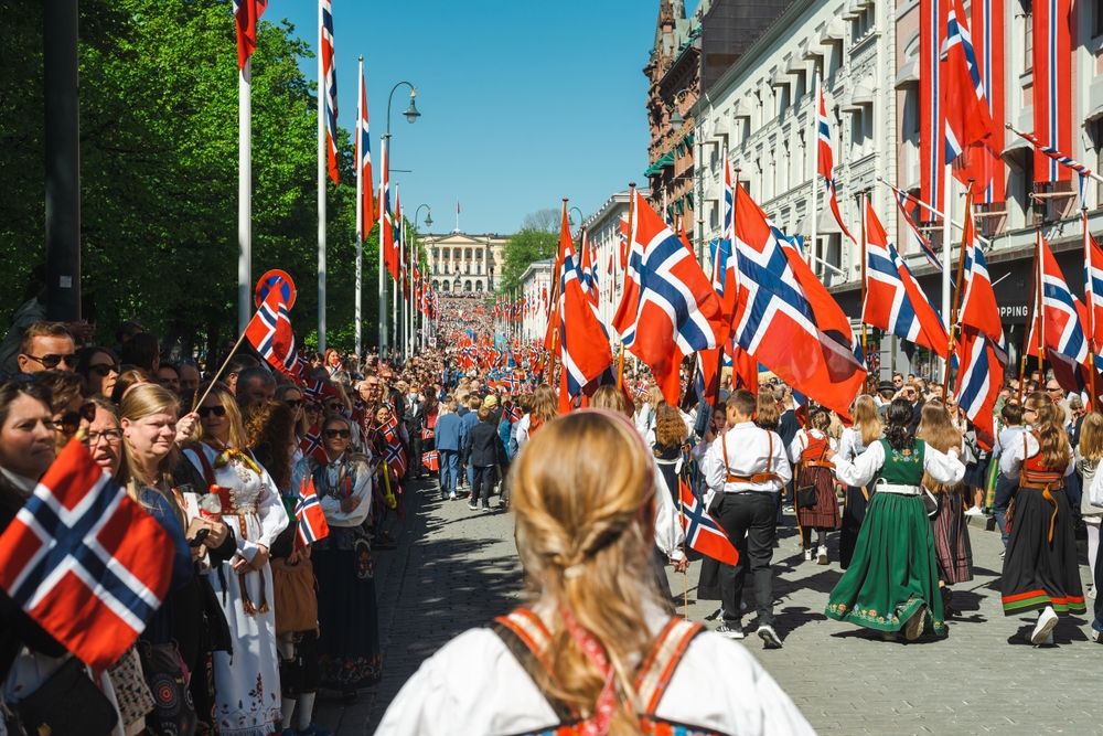 Sol, varme og is-smelting i sikte i store deler av landet: Her blir det en sommerlig 17. mai