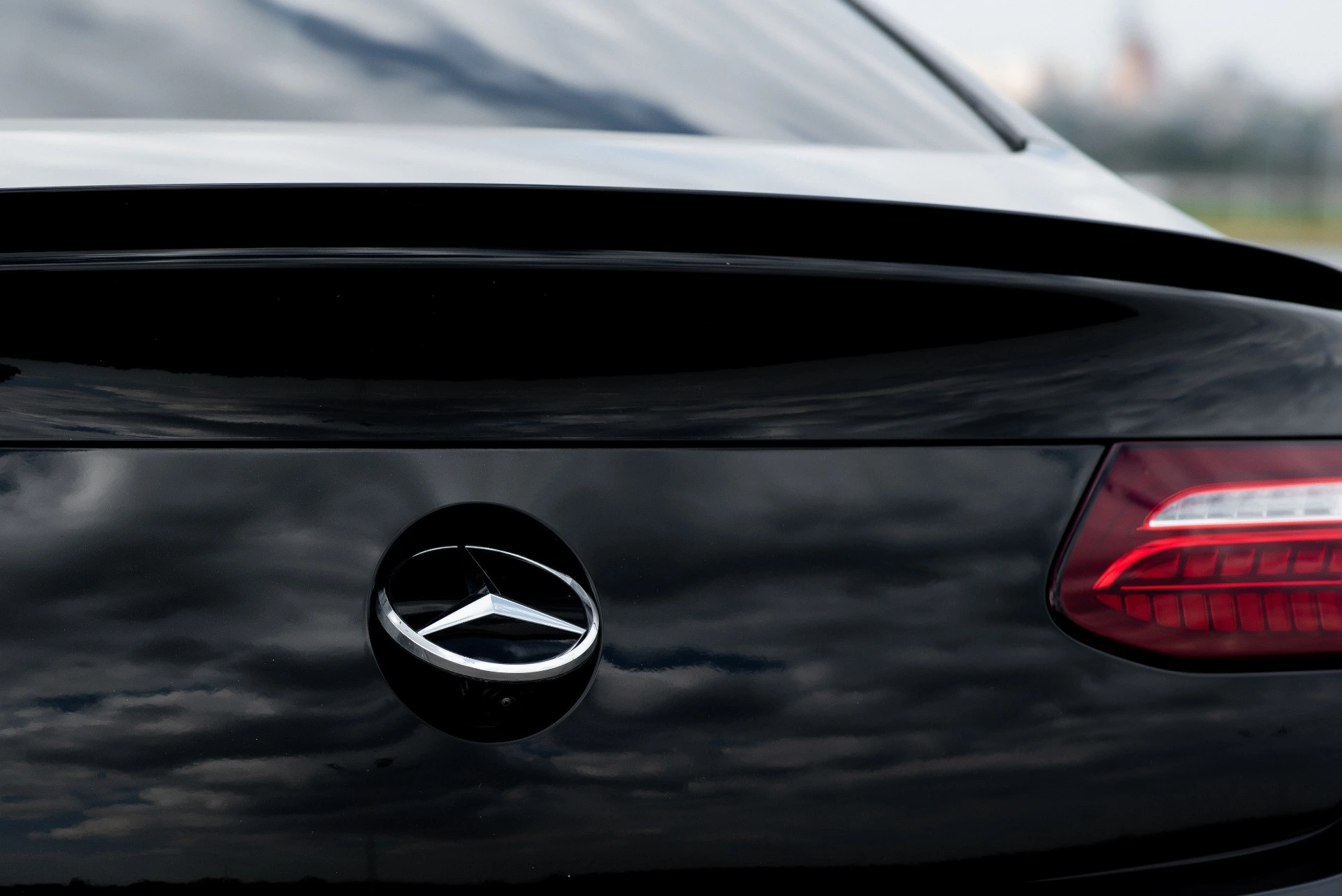 Hvis du ser en Mercedes kjøre rundt med logoet på skrå, er det en god grunn