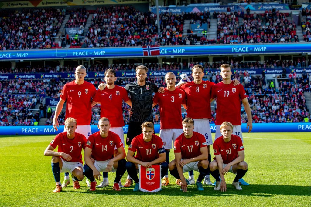 Norges landshold i krise: Nu reagerer spillerne på oppsang fra kong Harald